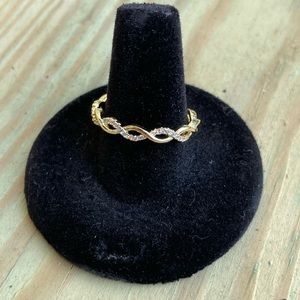 New twist gold color sparkle ring